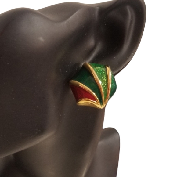 IN-VEST-MENTS VINTAGE GOLDTONED & ENAMEL SHELL DESIGN STATEMENT EARRINGS - Picture 2 of 5